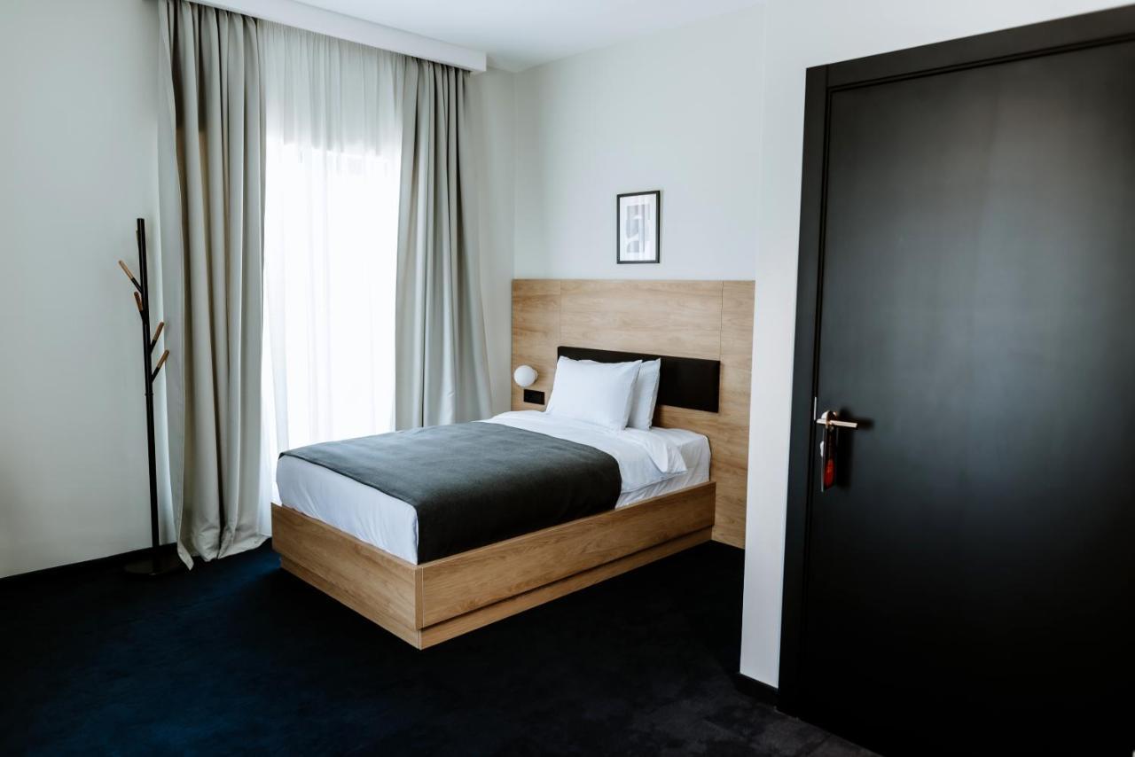 Hotel Septembar Podgorica Exteriér fotografie